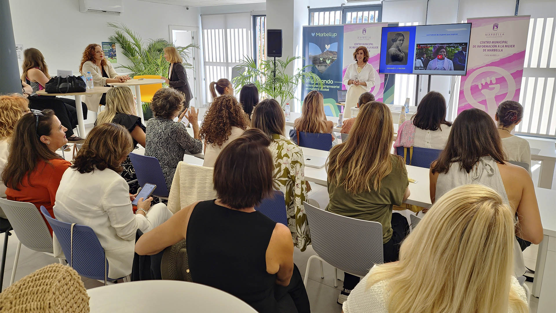 Acompañamos una nueva hornada de mujeres emprendedoras formadas en nuestro municipio Acompañamos una nueva hornada de mujeres emprendedoras formadas en nuestro municipio