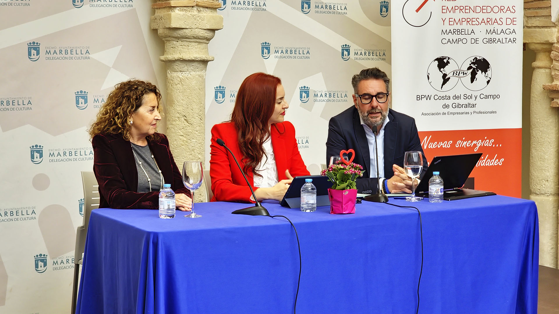 Asistimos a la ponencia sobre la brecha salarial de género organizada por REM